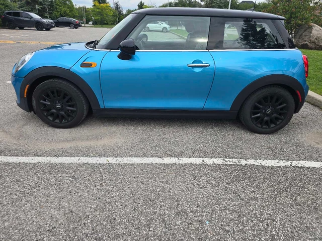 2018 Minicp, modrá, 69 687 km, dovoz Kanada — foto 2 z 5