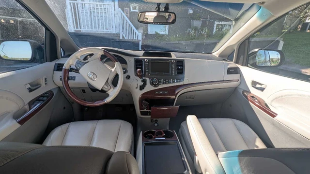 2011 Toyota Sienna, 245 000 km, dovoz Kanada — foto 3 z 5
