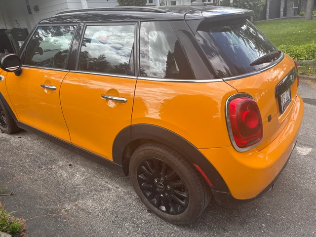 2017 Minicp, oranžová, 165 000 km, dovoz Kanada — foto 4 z 5