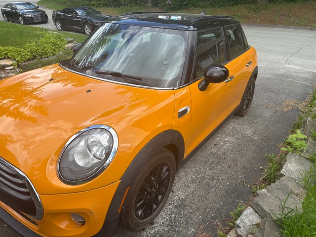 2017 Minicp, oranžová, 165 000 km, dovoz Kanada — foto 5 z 5