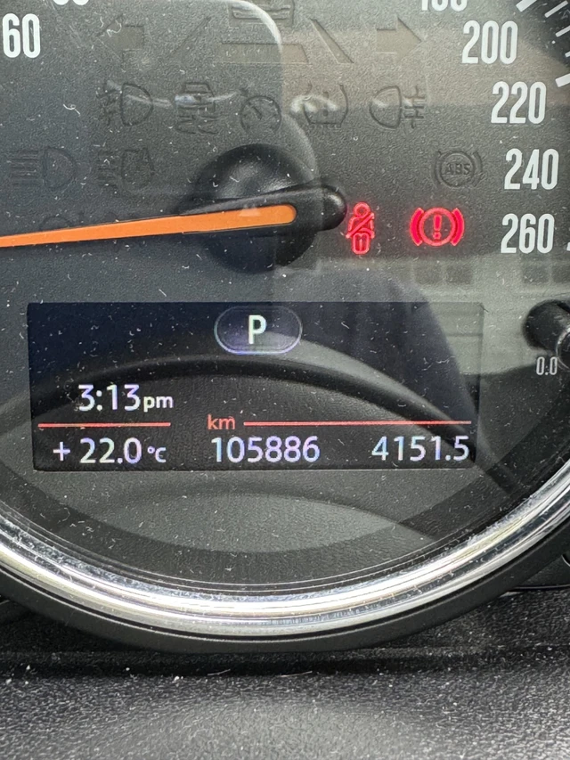 2017 MINI Cooper, červená, 105 886 km, dovoz Kanada — foto 4 z 5