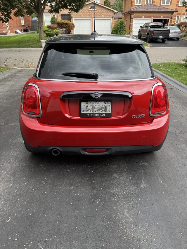 2017 MINI Cooper, červená, 105 886 km, dovoz Kanada — foto 5 z 5