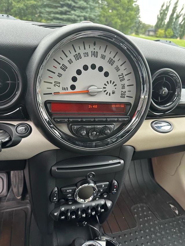 2012 Minicps, šedá, 74 585 km, dovoz Kanada — foto 5 z 5