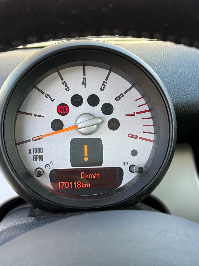 2013 Minicp, červená, 170 000 km, dovoz Kanada — foto 2 z 5