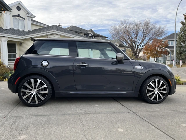 2020 MINI Minicps, šedá, 95 353 km, dovoz Kanada — foto 2 z 5