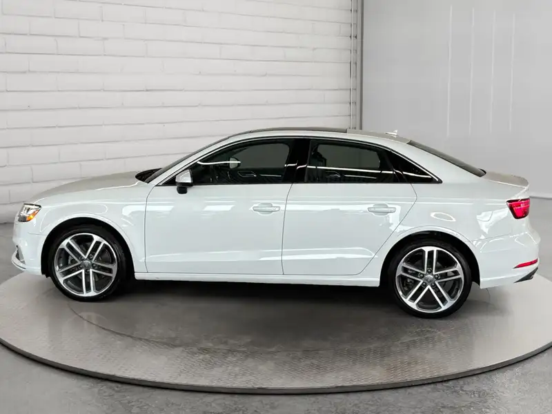 2018 Audi A3 Technik, bílá, 27 381 km, dovoz Kanada — foto 8 z 12