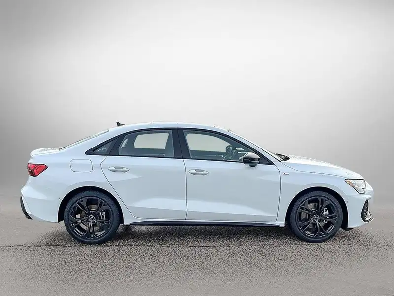 2026 Audi A3 Progressiv, bílá, 14 km, dovoz Kanada — foto 4 z 12