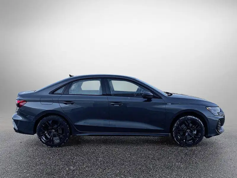 2026 Audi A3 Progressiv, šedá, 11 km, dovoz Kanada — foto 4 z 12