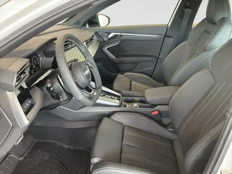 2026 Audi A3 Progressiv, bílá, 90 km, dovoz Kanada — foto 10 z 12