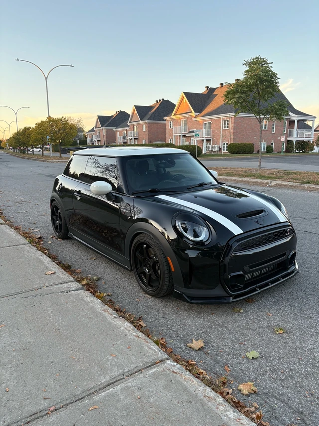 2022 Minicps, černá, 70 000 km, dovoz Kanada — foto 1