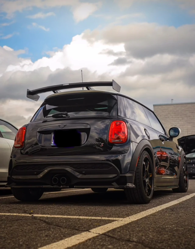 2022 Minicps, černá, 70 000 km, dovoz Kanada — foto 2 z 5