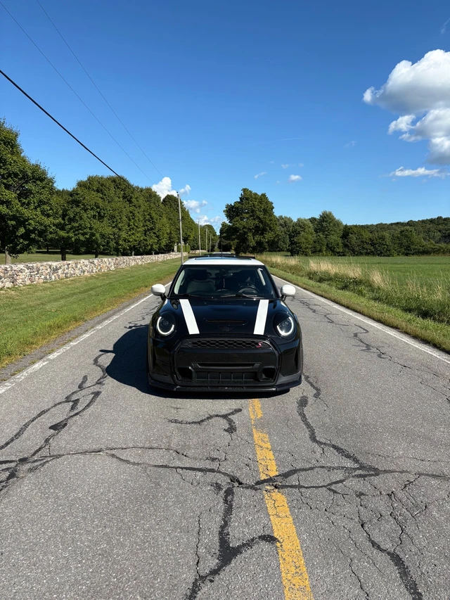 2022 Minicps, černá, 70 000 km, dovoz Kanada — foto 3 z 5