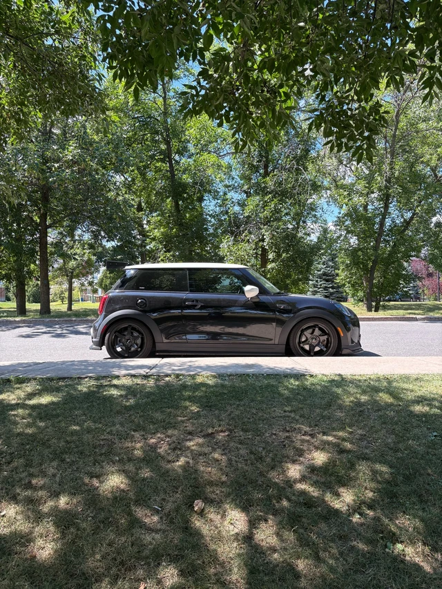 2022 Minicps, černá, 70 000 km, dovoz Kanada — foto 4 z 5