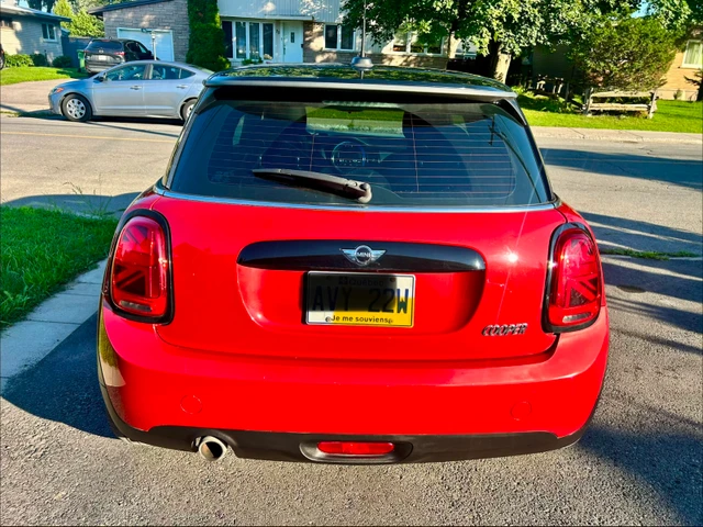 2014 Minicp, červená, 78 000 km, dovoz Kanada — foto 2 z 5