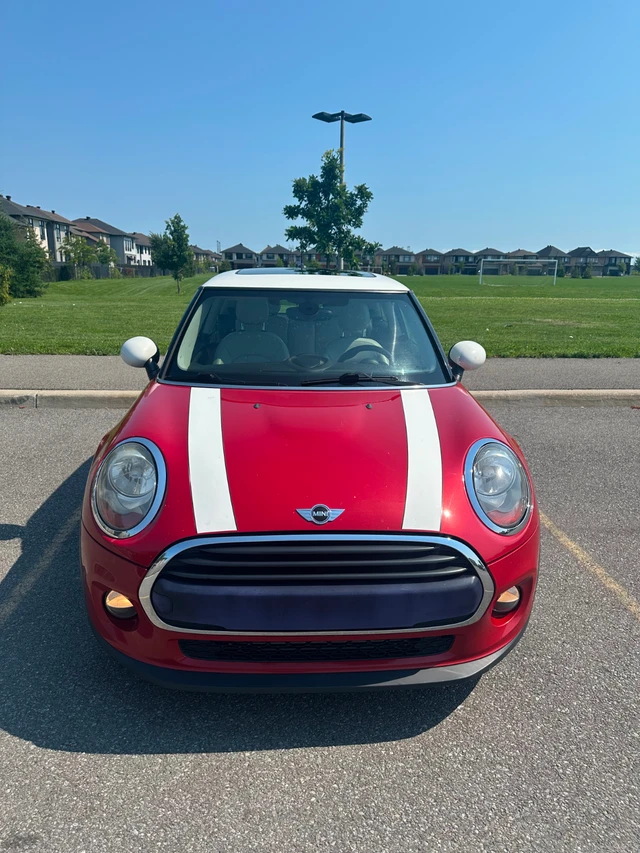 2016 MINI Cooper Manual, červená, 108 000 km, dovoz Kanada — foto 2 z 5