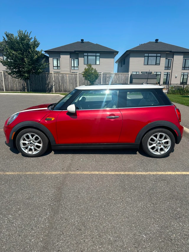 2016 MINI Cooper Manual, červená, 108 000 km, dovoz Kanada — foto 4 z 5