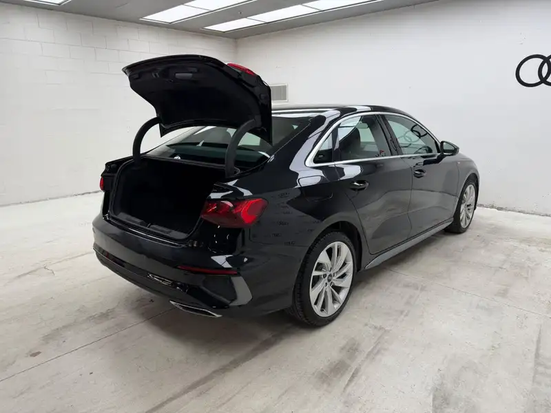 2023 Audi A3 Progressiv, černá, 25 157 km, dovoz Kanada — foto 9 z 12