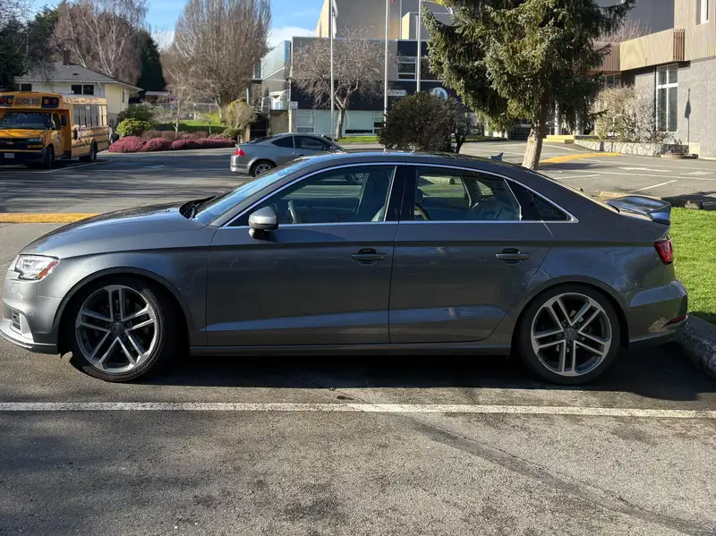 2018 Audi A3 Progressiv, šedá, 63 100 km, dovoz Kanada — foto 2 z 12