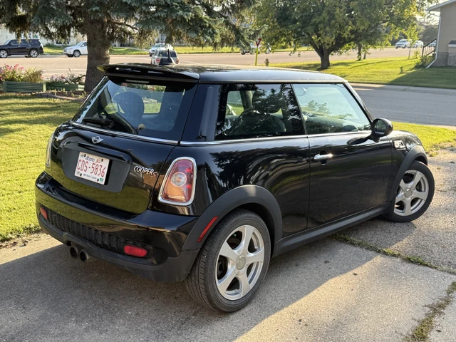 2009 Minicps, černá, 182 000 km, dovoz Kanada — foto 3 z 5
