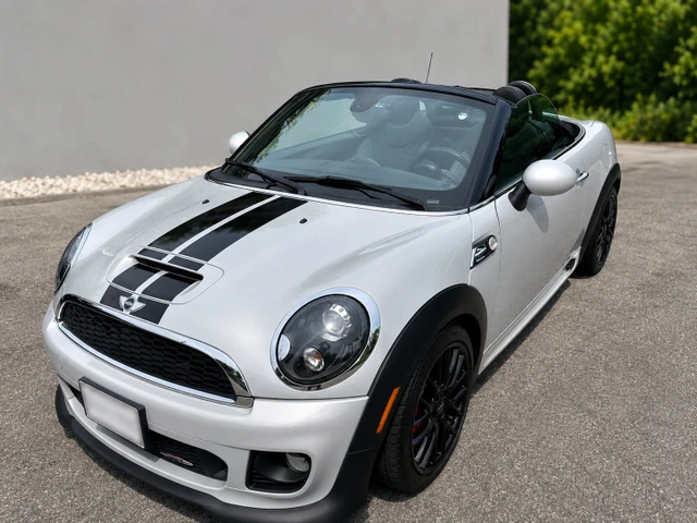 2012 MINI John Cooper Works, stříbrná, 53 000 km, dovoz Kanada — foto 5 z 5