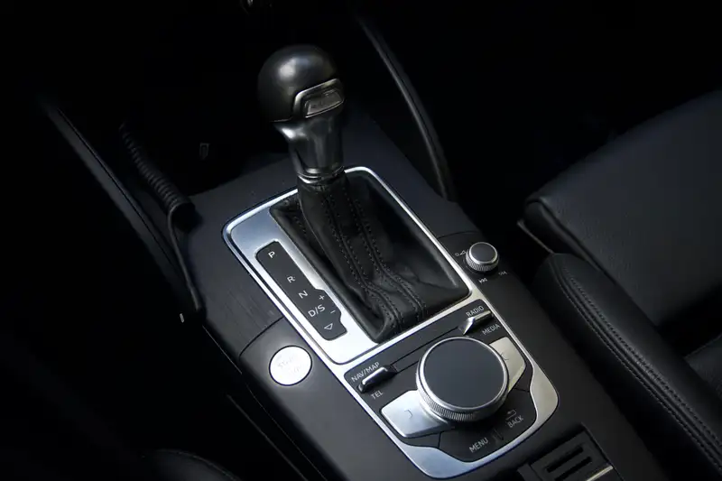 2018 Audi A3 Technik, šedá, 75 500 km, dovoz Kanada — foto 9 z 10