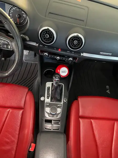 2020 Audi A3 Progressiv, stříbrná, 80 500 km, dovoz Kanada — foto 10 z 12
