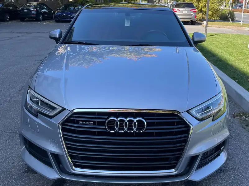 2020 Audi A3 Progressiv, stříbrná, 80 500 km, dovoz Kanada — foto 3 z 12