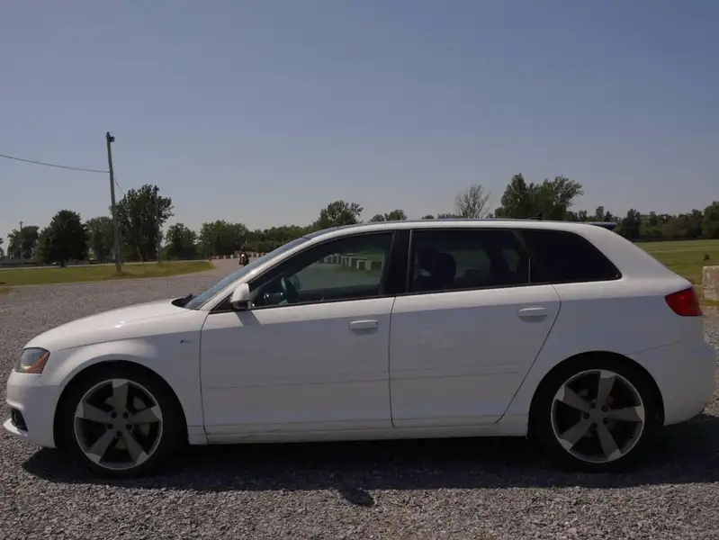2012 Audi A3 Progressiv, bílá, 192 000 km, dovoz Kanada — foto 8 z 12