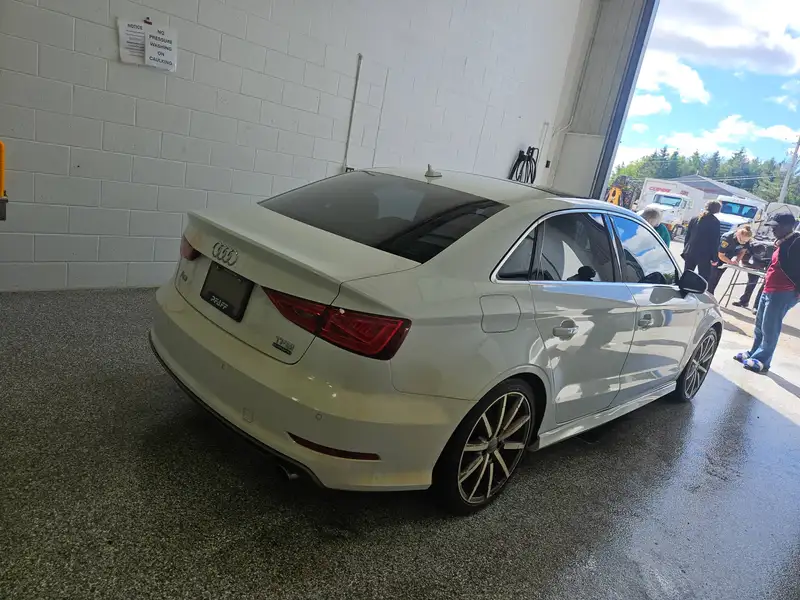 2015 Audi A3 Progressiv, 198 000 km, dovoz Kanada — foto 2 z 4
