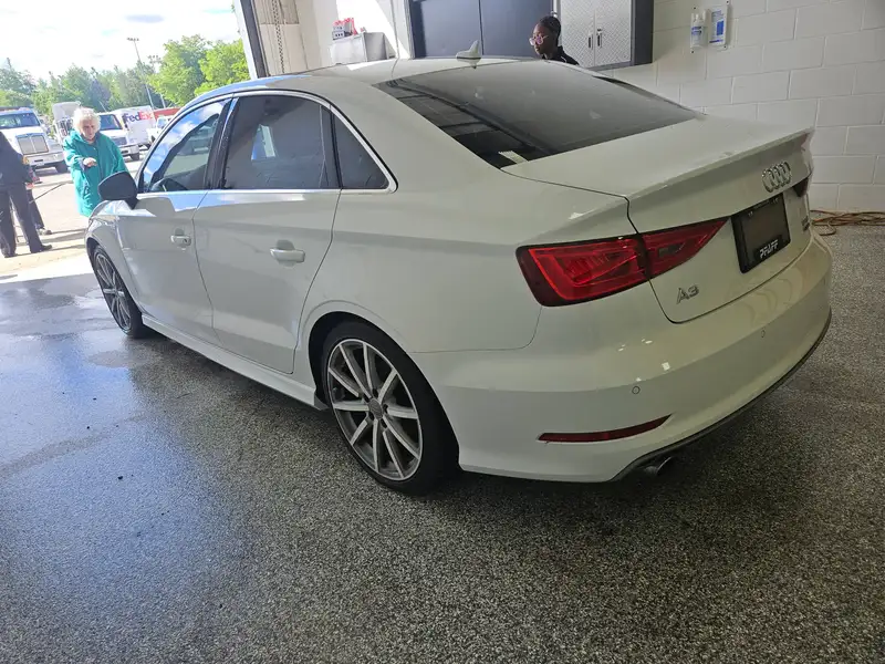 2015 Audi A3 Progressiv, 198 000 km, dovoz Kanada — foto 3 z 4