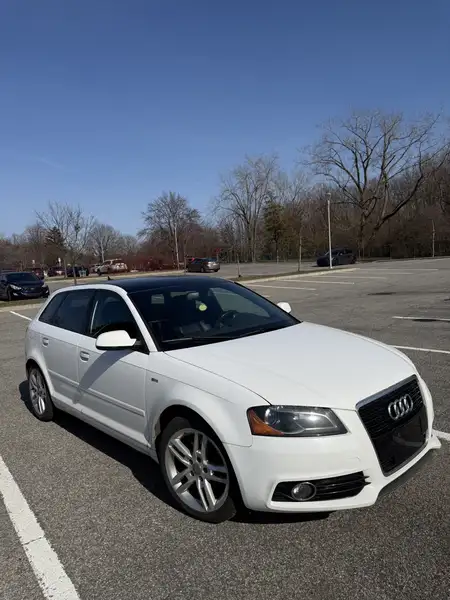 2012 Audi A3 Progressiv, bílá, 221 000 km, dovoz Kanada — foto 5 z 8