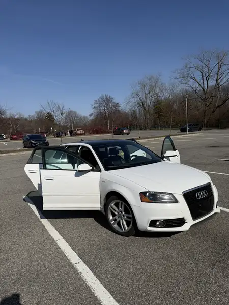 2012 Audi A3 Progressiv, bílá, 221 000 km, dovoz Kanada — foto 8 z 8