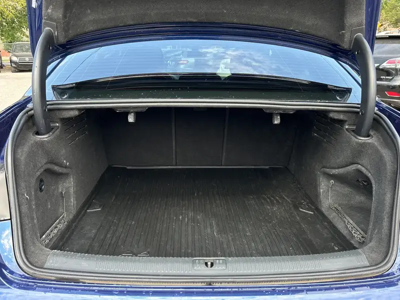 2017 Audi A4 Progressiv, modrá, 172 285 km, dovoz Kanada — foto 7 z 12