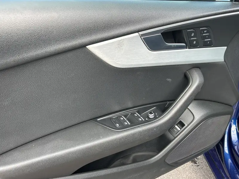 2017 Audi A4 Progressiv, modrá, 172 285 km, dovoz Kanada — foto 9 z 12