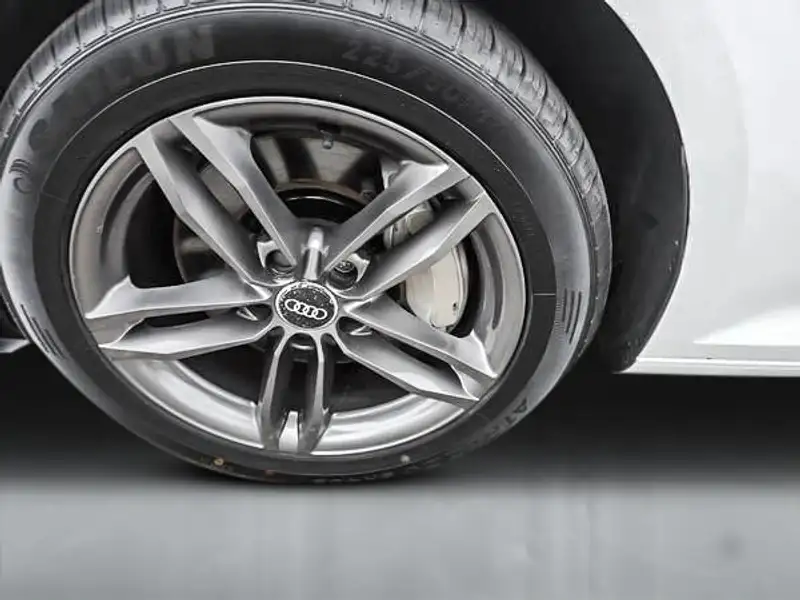 2019 Audi A4 45 PROGRESSIV, bílá, 98 116 km, dovoz Kanada — foto 9 z 12
