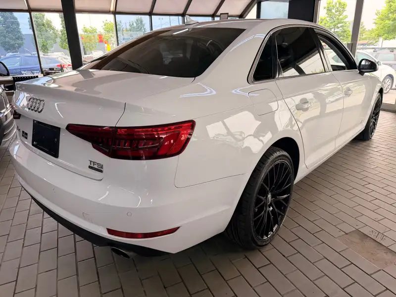 2017 Audi A4 Progressiv, bílá, 125 892 km, dovoz Kanada — foto 4 z 12