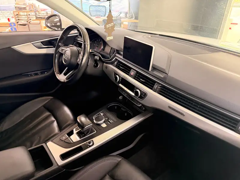 2017 Audi A4 Progressiv, bílá, 125 892 km, dovoz Kanada — foto 9 z 12