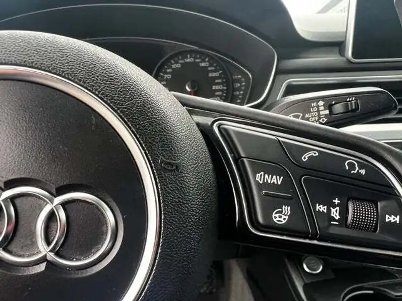 2017 Audi A4 Progressiv, bílá, 138 007 km, dovoz Kanada — foto 12 z 12