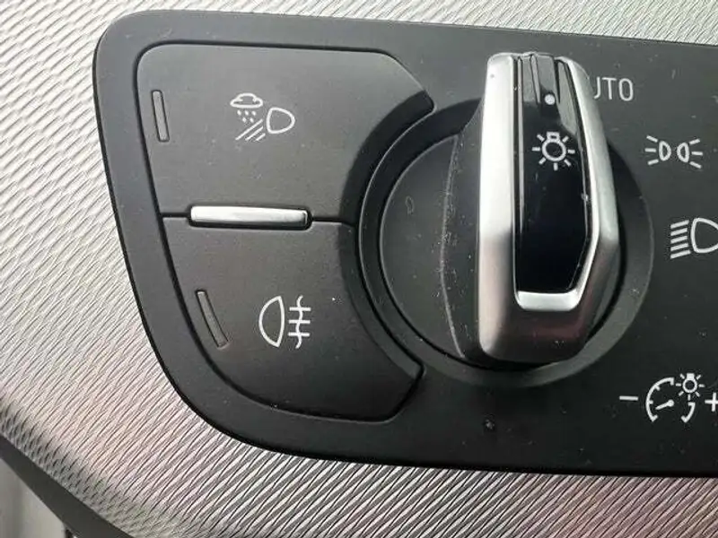 2017 Audi A4 Progressiv, bílá, 138 007 km, dovoz Kanada — foto 7 z 12