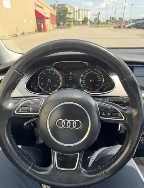 2014 Audi A4 Progressiv, stříbrná, 130 000 km, dovoz Kanada — foto 10 z 12