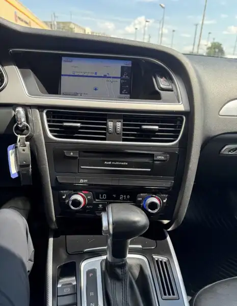 2014 Audi A4 Progressiv, stříbrná, 130 000 km, dovoz Kanada — foto 11 z 12