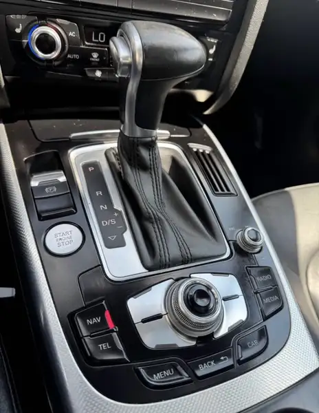 2014 Audi A4 Progressiv, stříbrná, 130 000 km, dovoz Kanada — foto 12 z 12
