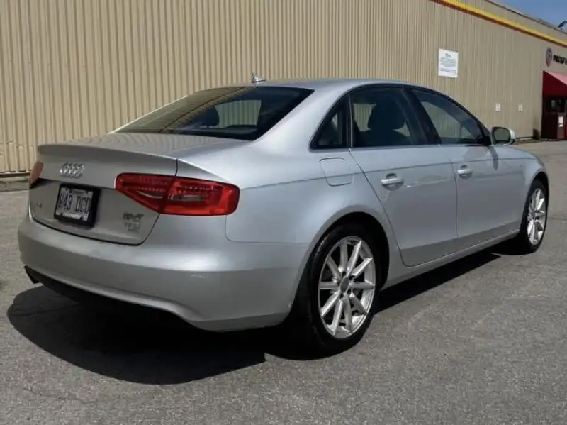 2014 Audi A4 Progressiv, stříbrná, 130 000 km, dovoz Kanada — foto 2 z 12
