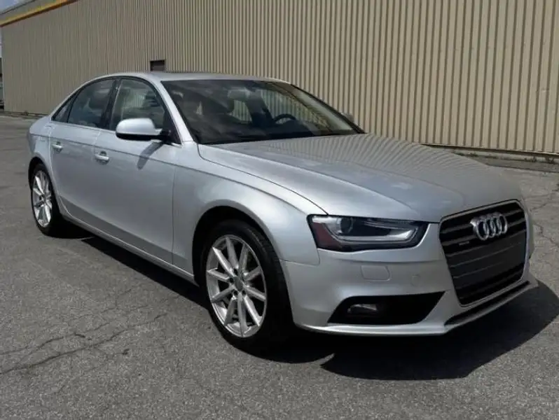 2014 Audi A4 Progressiv, stříbrná, 130 000 km, dovoz Kanada — foto 6 z 12