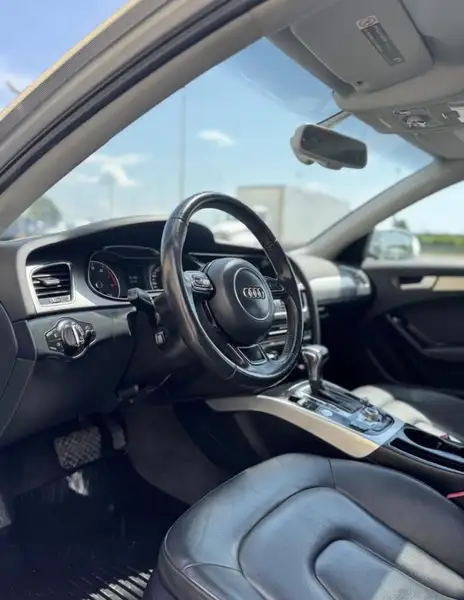 2014 Audi A4 Progressiv, stříbrná, 130 000 km, dovoz Kanada — foto 8 z 12