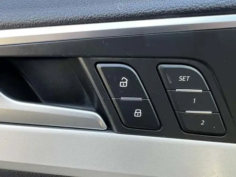 2018 Audi A4 Premium, černá, 119 012 km, dovoz Kanada — foto 9 z 12