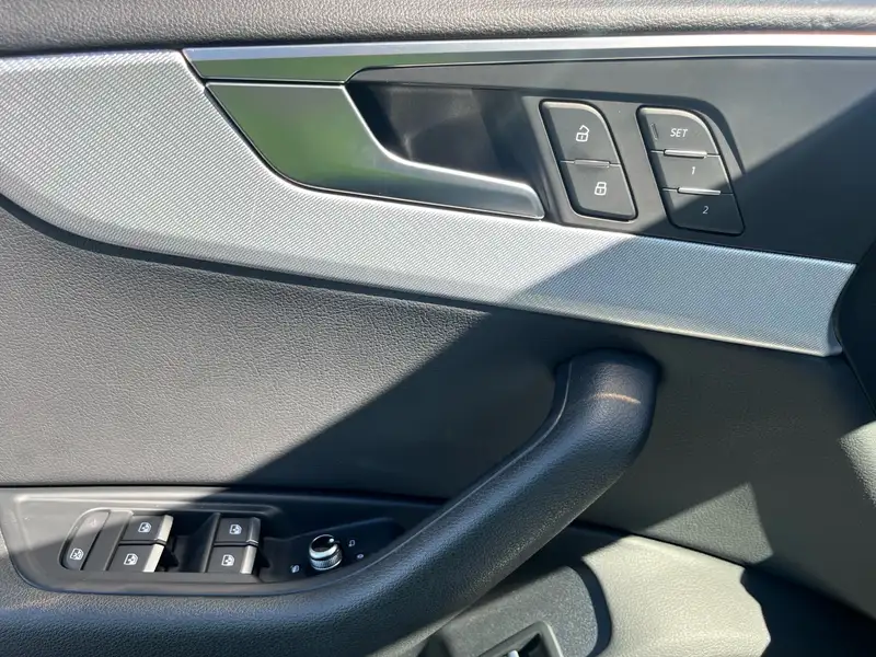2019 Audi A4 PROGRESSIV CERTIFIED, černá, 48 765 km, dovoz Kanada — foto 11 z 12