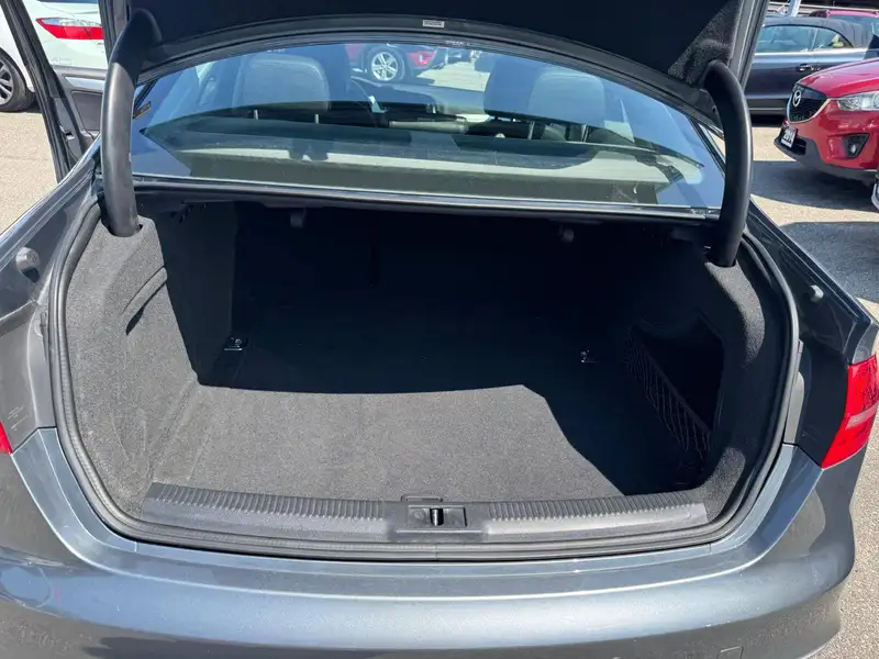 2016 Audi A4 Progressiv plus, šedá, 100 995 km, dovoz Kanada — foto 12 z 12