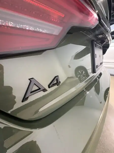 2023 Audi A4 Progressiv, zelená, 68 565 km, dovoz Kanada — foto 4 z 9