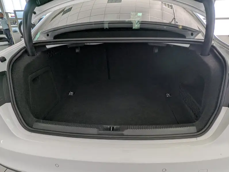 2016 Audi A4 Progressiv plus, 135 946 km, dovoz Kanada — foto 8 z 12